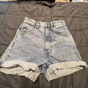 ZARA JEAN SHORTS. HIGH WAISTED SIZE 2